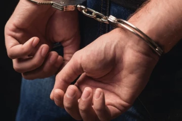 දේශපාලන ප්‍රබලයෙක් පොලිස් අත්අඩංගුවට..