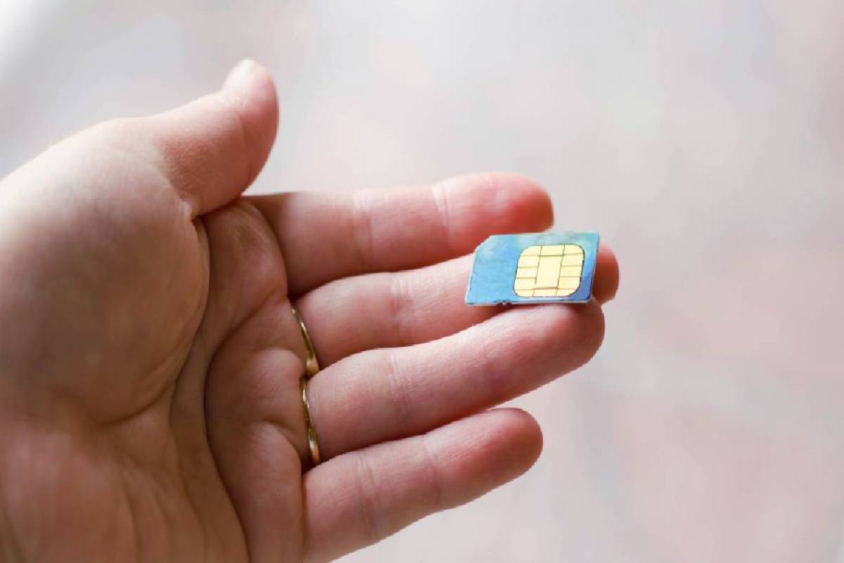 சிம் கார்டு ஏன் பக்கவாட்டில் வெட்டப்பட்டுள்ளது? இது தான் இரகசியம் | Why Is The Sim Card Cut On The Side Secret Reason