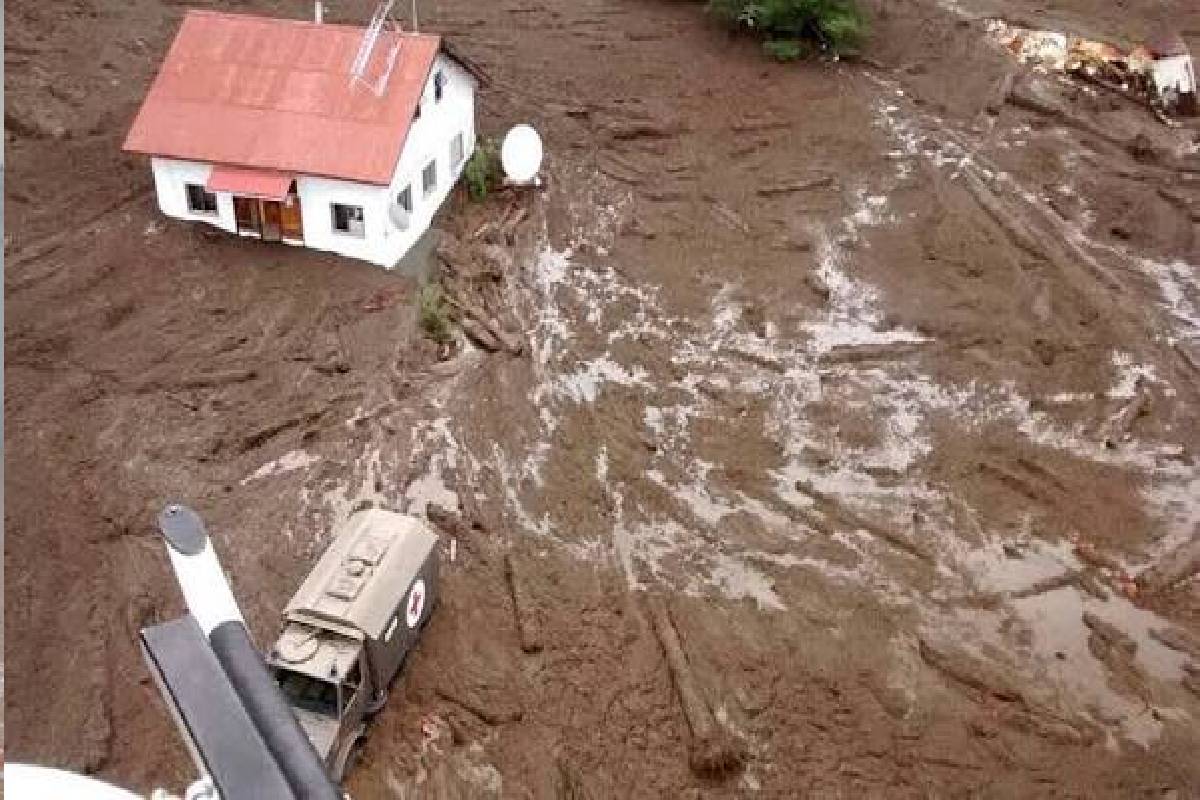 உலகின் வறண்ட நாட்டில் ஒருவருடத்தில் கிடைக்கவேண்டிய மழை 03 மணிநேரத்தில் கொட்டித்தீர்த்தது | Chile Hit By Heavy Rain Landslides