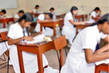 பரீட்சை எழுதச் சென்ற மாணவிக்கு அதிபரால் நேர்ந்த நிலை!