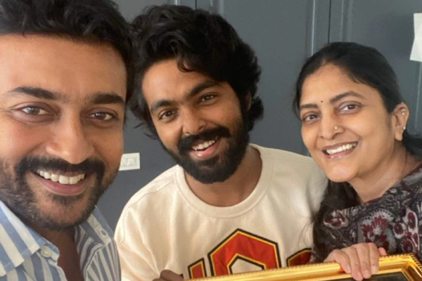 இப்படி ஒரு ரோலில் நடிக்கிறாரா சூர்யா.. பல வருடங்களுக்கு பிறகு செய்யும் விஷயம் | Suriya To Act As College Student In His 43Rd Film இப்படி ஒரு ரோலில் நடிக்கிறாரா சூர்யா.. பல வருடங்களுக்கு பிறகு செய்யும் விஷயம் | Suriya To Act As College Student In His 43Rd Film