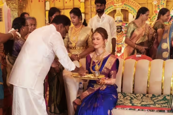 தமிழனை மணந்த ஜேர்மன் அழகி: மேளதாளத்துடன் நடந்த திருமணம் | German Woman Marries Thanjavur Tamil Man தமிழனை மணந்த ஜேர்மன் அழகி: மேளதாளத்துடன் நடந்த திருமணம் | German Woman Marries Thanjavur Tamil Man