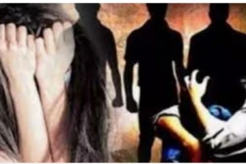 அதிர்ச்சி சம்பவம் : ஆண் நண்பரை தாக்கி பெண்ணை கூட்டு பாலியல் வன்கொடுமை செய்த கும்பல்!