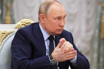 ரஷ்ய ஜனாதிபதியை கொல்ல சதி... கார் மீது குண்டுகளை விசிய மர்ம நபர்கள்