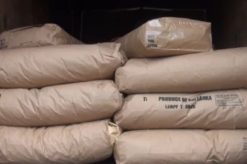 பாவனைக்கு உதவாத கழிவு தேயிலையுடன் சிக்கிய இருவர்