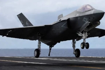 கேரளாவில் சிக்கியது போன்ற பிரித்தானிய F-35B போர் விமானம் ஜப்பானில் அவசரமாக தரையிறக்கம்