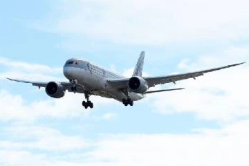 வெறும் 17 நொடிகளில் பெரும் விபத்தில் இருந்து தப்பிய விமானம்... பயத்தில் அலறிய பயணிகள்