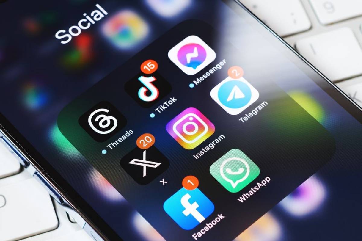 சிறுவர்கள் சமூக ஊடகங்களை பயன்படுத்த தடை - 2 தென்இந்திய மாநிலங்கள் அதிரடி | Karnataka Andhra To Ban Social Media For Childrens