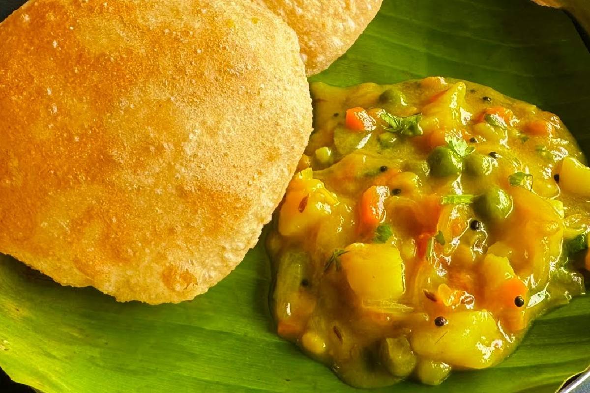 புரட்டாசி ஞாயிறு ஸ்பெஷல்: கல்யாண வீட்டு ஸ்டைல் பூரி மசாலா – சுவை அள்ளும்! | Tasty Kalyana Veetu Poori Masala Recipe In Tamil