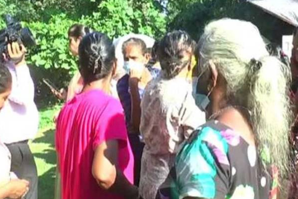 கொழும்பில் சஜித்தின் மனைவிக்காக கூடிய பெண்கள்: திடீரென ஏற்பட்ட குழப்பம் | Women Gathered For Sajiths Wife In Colombo