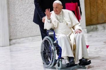 இதுவே முதல்முறை... சக்கர நாற்காலியில் வந்த போப் அண்டவர் பிரான்சிஸ்!