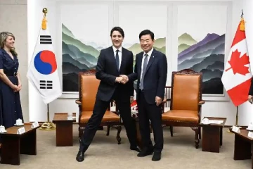 கனடா பிரதமர் ட்ரூடோவின் ஒற்றை புகைப்படம்: இரு நாடுகளில் வெடித்த சர்ச்சை