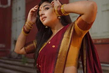 ஜெயிலர் பட புகழ் நடிகை மிர்னா மேனன் சேலையில் அழகிய போட்டோஷூட்