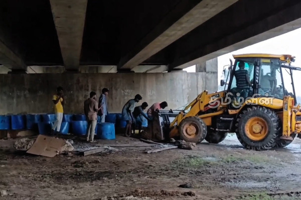 மூதூரில் 1,500 கிலோகிராம் அழுகிய மீன்கள் மீட்பு- தீவிரப்படுத்தப்படும் விசாரணை | 1 500 Kilograms Of Rotten Fish Recovered In Muttur