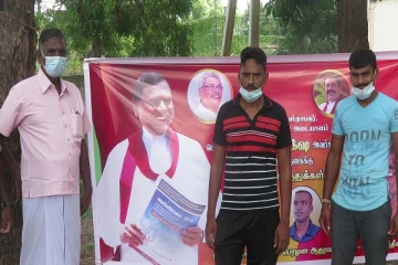 பசிலின் நாடாளுமன்ற வருகைக்கு முல்லையில் வெடி கொளுத்தி கொண்டாடிய பொதுஜன பெரமுன ஆதரவாளர்கள்