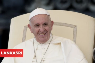 கத்தோலிக்க பாரம்பரியத்தை உடைத்து வரலாற்று சிறப்பு மிக்க செயலை செய்த போப் பிரான்சிஸ்!