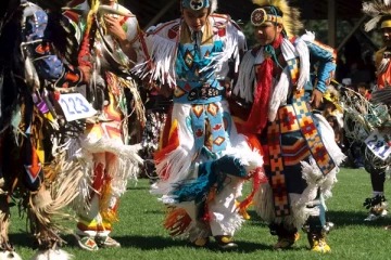 கனடாவில் சிசு ஒன்றை கொலை செய்ததாக இருவர் மீது குற்றச்சாட்டு