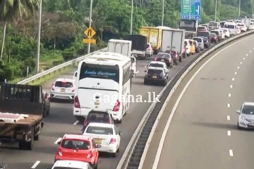 දක්ෂිණ අධිවේගයේ අණ නොතකා ධාවනය කළ යතුරුපැදිය.