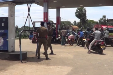 எரிபொருளுக்காக காத்திருப்போரிடம் மோசடி - காவல்துறை விடுத்துள்ள எச்சரிக்கை!