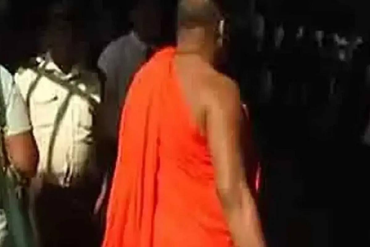 ஞானசார தேரரின் காவியுடையை களைவதை விட அவரைச் சுடுவதே மேல் : என்கிறார் சமந்தபத்ர தேரர் | Gnanasara Thero Dead Than Strip Him Of His Robes