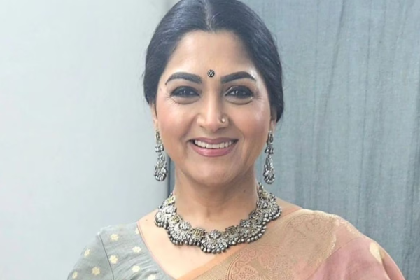 இந்த புகைப்படத்தில் இருக்கும் நடிகை யார் என உங்களுக்கு தெரிகிறதா.. அட இவரா | Actress Kushboo Childhood Photo
