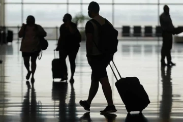 ප්‍රවේශමෙන්..! ඔබත් විදේශගත විමට සිටින්නෙක්ද, තරුණියක්ට සිදුවු දේ මෙන්න.