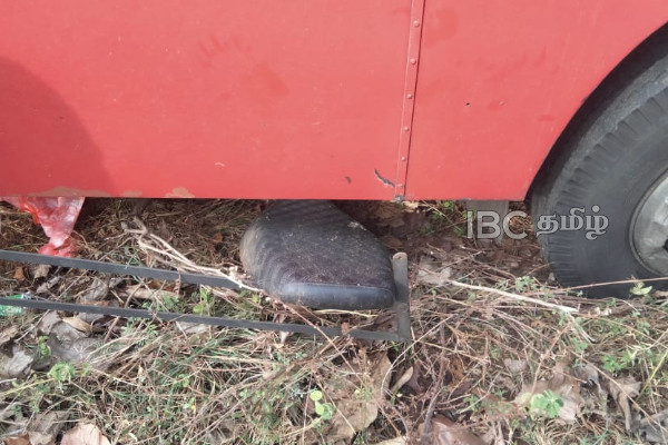 யாழ். ஏ9 வீதியில் கோர விபத்து! பெண் ஒருவர் படுகாயம் | Accident In Jaffna Today