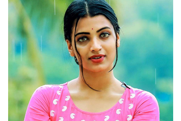 அச்சு அசல் அப்படியே நடிகை ஐஸ்வர்யா ராய்யை உரித்து வைத்திருக்கும் 5 பெண்கள்.. புகைப்படத்தை பார்த்தா ஷாக் ஆகிடுவீங்க.. | Look And Like Of Actress Aiswarya Rai