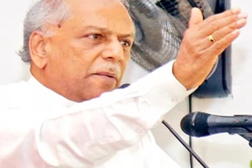 අගමැති පාර්ලිමේන්තුවට භාරදුන් සල්ලි..