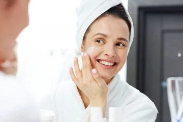 මේ දවස් වල ක්‍රීම් ගණන් කාලේ ගෙදරදිම සරලව සමට ගැලපෙන බොඩිලෝෂන් හදා ගන්නේ මෙහෙමයි..