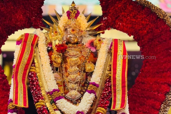 யாழ். தெல்லிப்பழை துர்க்கை அம்மன் தேர்த்திருவிழா ; ஆசி பெற திரண்ட பக்தர்கள் | Jaffna Durga Amman Festival People Gathered