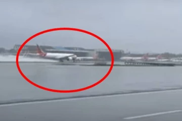 அமெரிக்கா நோக்கி பறந்த ஏர் இந்தியா விமானம் திடீரென ரஷ்யாவில் தரையிறக்கம்!