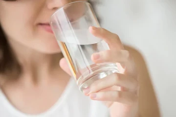 தப்பி தவறி கூட இந்த உணவுகளை சாப்பிட்ட பிறகு தண்ணீர் குடிக்காதீங்க.. பல பிரச்சினையை சந்திக்க நேரிடும்