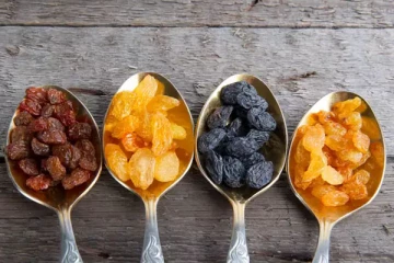 இரவு தூங்கும் முன் 5 உலர் திராட்சை சாப்பிடுங்க! இந்த அற்புத மாற்றங்கள் உங்களை வந்து சேரும்