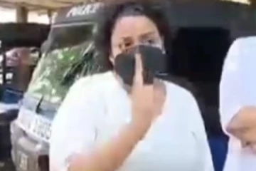 "පාන්දර තුනට මගේ මිනිහව හොයාගද්දි හොඳටම ගහනවා" පොලිසියෙන් පහර කෑ අයෙකුගේ බිරිඳ කියූ කතාව (VIDEO)