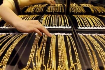 அதிரடியாக குறைந்த தங்கம் விலை - இல்லத்தரசிகளுக்கு செம்ம வாய்ப்பு!