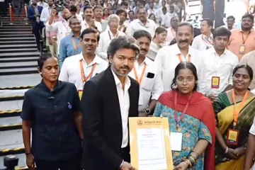 நிறைமாத கர்ப்பிணிக்காக கீழே இறங்கி வந்த முதலமைச்சர் விஜய்