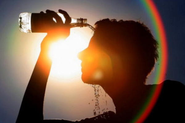 அதிக வெப்பம் காரணமாக இலங்கையில் உயிரிழந்த இருவர் | Two People Died In Sri Lanka Due To Extreme Heat