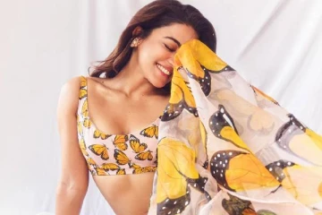 கிளாமர் லுக்கில் மிரட்டும் நடிகை வாமிகா கப்பி!! புகைப்படங்கள்..