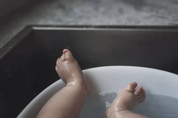 பிரான்ஸில் அதிர்ச்சி சம்பவம்: குளியல் தொட்டியில் இறந்து கிடந்த 7 வயது சிறுவன்!