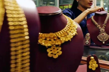 ஒரே நாளில் இவ்வளவா? ஷாக் கொடுத்த தங்கம் விலை!