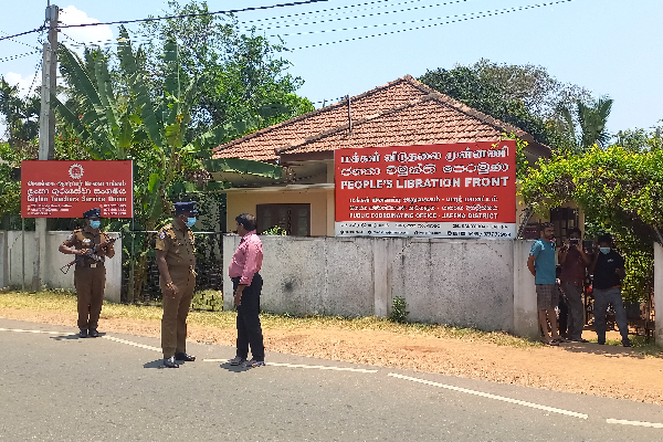 ஜே.வி.பி அலுவலகத்தில் ஊடக சந்திப்பு - ஊடகவியலாளர்களுக்கு காவல்துறையினரால் அச்சுறுத்தல்! - ஐபிசி தமிழ்