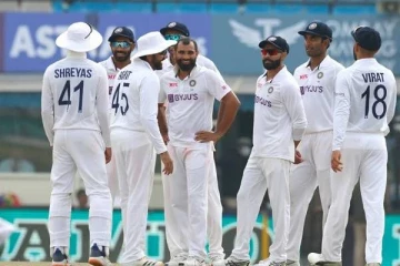 பகலிரவு ஆட்டத்தில் பஞ்சரான இலங்கை அணியின் முதல் இன்னிங்ஸ்