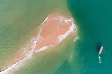 30 நிமிடங்கள் மட்டுமே தோன்றி.. பின்னர் மறைந்துவிடும் இந்திய தீவு பற்றி தெரியுமா?