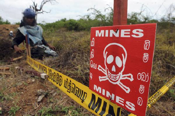 இலங்கையை கண்ணி வெடிகள் அற்ற நாடாக மாற்றுவோம் : பிரசன்ன ரணதுங்க | Let S Make Sri Lanka A Country Without Landmines