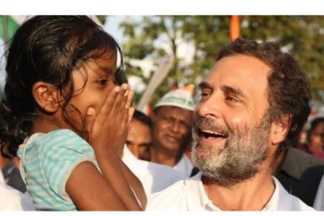 “பல ஆயிரம் மைல்கள் நடப்பேன்”; சிறுமியை கையில் தூக்கி மகிழ்ந்த எம்.பி. ராகுல்காந்தி