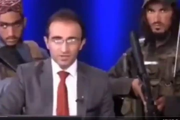 தாலிபான்களை கண்டு பயப்பட அவசியமில்லை! துப்பாக்கி முனையில் செய்தி வாசிக்கும் வைரல் வீடியோ