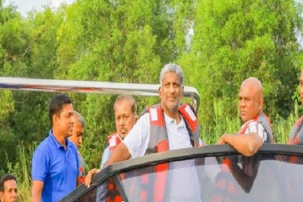 சூரிய சக்தியில் இயங்கும் புதிய படகுச் சேவை | A New Solar Powered Ferry Service