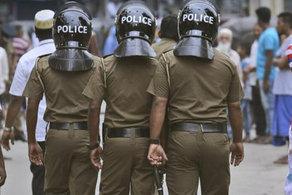 போதைப்பொருளை ஊசி மூலம் பாவிக்க முயன்ற இரு இளைஞர்கள் கைது! | Two Youths Inject Heroin Were Arrested