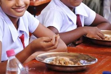 பாடசாலை உணவால் 25 மாணவர்கள் வைத்தியசாலையில்